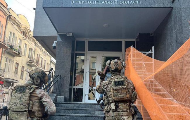 Серед затриманих - топпосадовці Нацполу: в трьох областях викрили схему з "порноофісами"