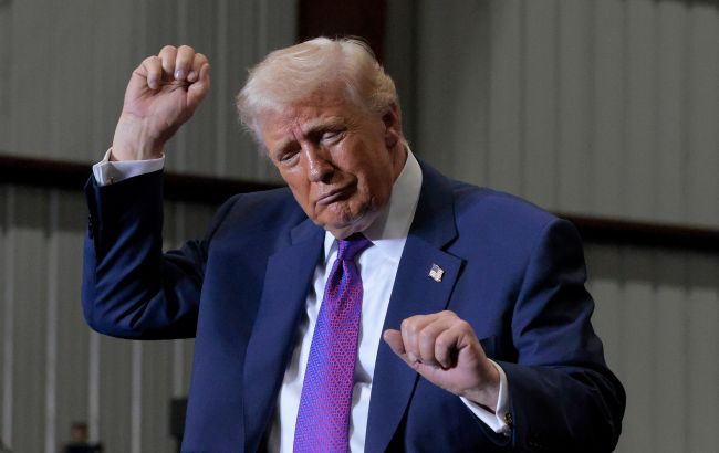 Трамп сам замінить "третьосортних зірок" і вийде на сцену на 250-річчя США