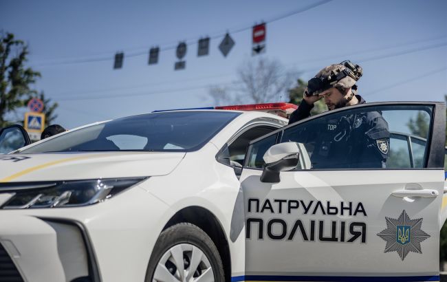 У Києві перехожі намагалися "відбити" чоловіка від ТЦК, поліція дістала зброю