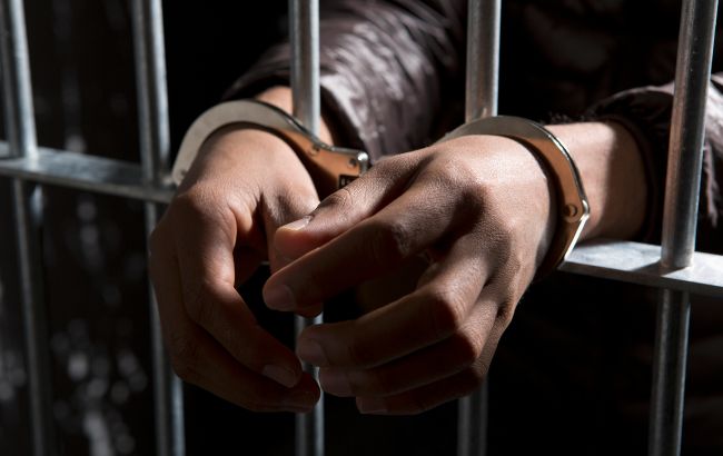 У Львові чоловік взяв у заручники дівчинку та погрожував їй ножем, побачивши ТЦК