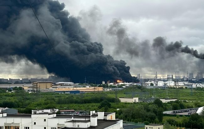 Пошкоджено "серце" нафтопереробного заводу в Москві: що відомо
