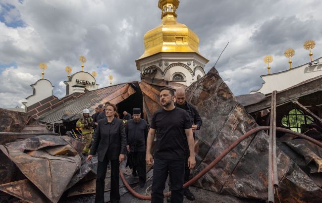 Зеленський показав Трампу наслідки удару по Лаврі, - Reuters