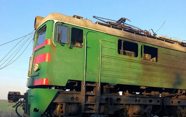 РФ дроном атакувала електровоз на Дніпровщині: можливі затримки поїздів