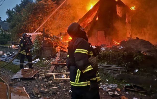 РФ масовано атакувала Київщину. В області пошкоджені будинки, серед постраждалих дитина