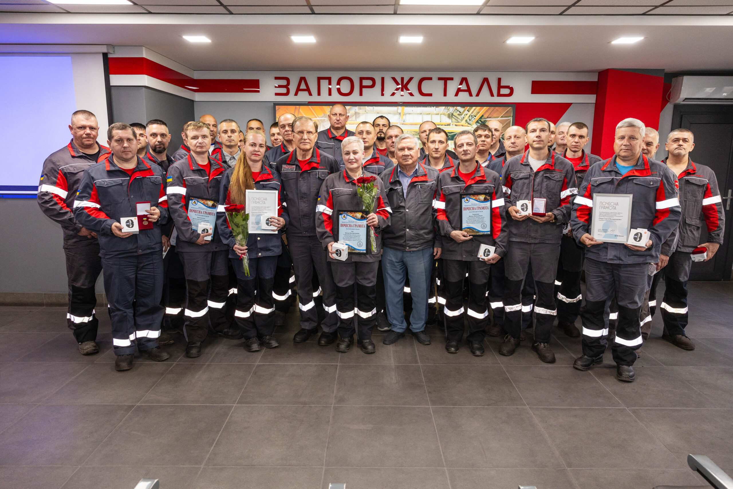 На Запоріжсталі вшанували людей праці до Дня металурга та гірника