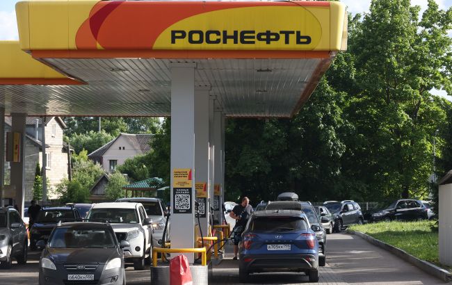 Паливна криза в РФ поглиблюється: після атак дронів ціни злетіли до нових максимумів