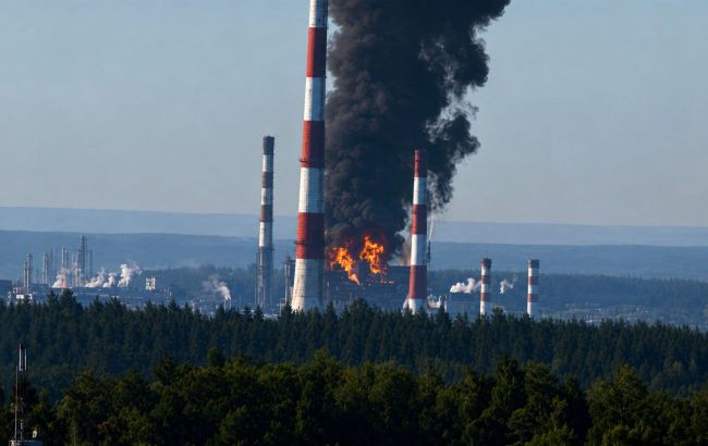 Нафтопереробка в РФ відкотилася на 21 рік назад завдяки українським ударам