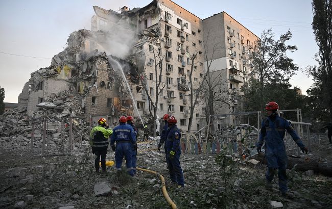 Доля трьох людей досі невідома після удару по Києву
