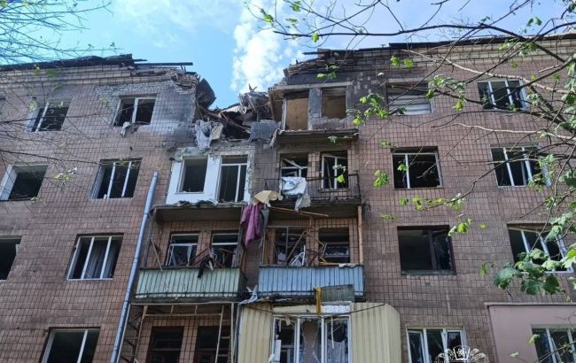 РФ вдарила ракетою по 5-поверхівці в Харкові, є жертви та багато постраждалих