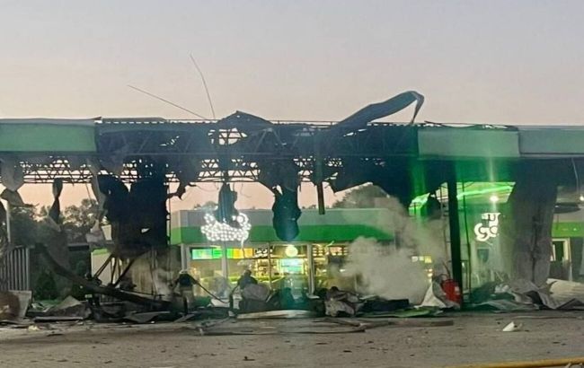 Росіяни вночі влаштували рейд на АЗС Дніпропетровщини: спалахнули пожежі