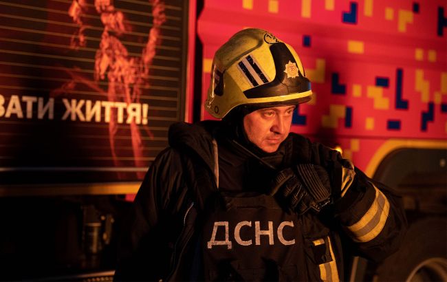 У Києві палають склади і будівля: все про нічну атаку РФ