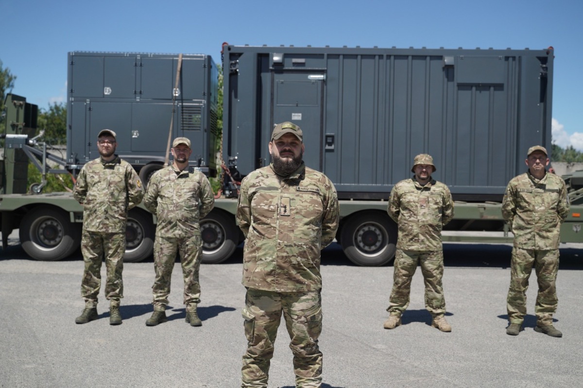 «Сталевий фронт» Ріната Ахметова передав 1-му корпусу НГУ «Азов» мобільну лабораторію