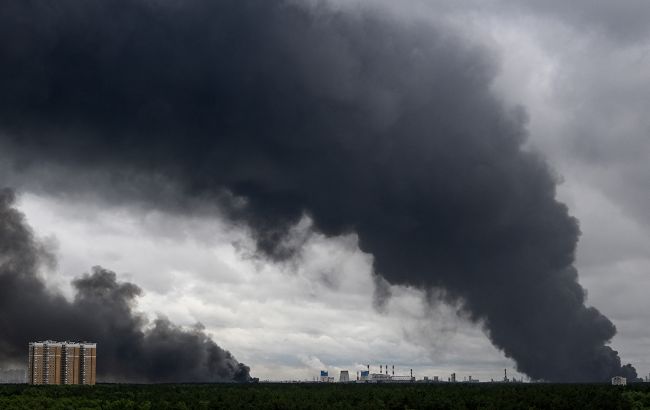 У Тамані згоріло 12 резервуарів з нафтою: "Мадяр" розповів про успіхи "Птахів" СБС 1 У Тамані згоріло 12 резервуарів з нафтою: "Мадяр" розповів про успіхи "Птахів" СБС