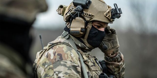Дрони ГУР знищили російський "Панцирь-С1" та військовий кран у Криму (відео)